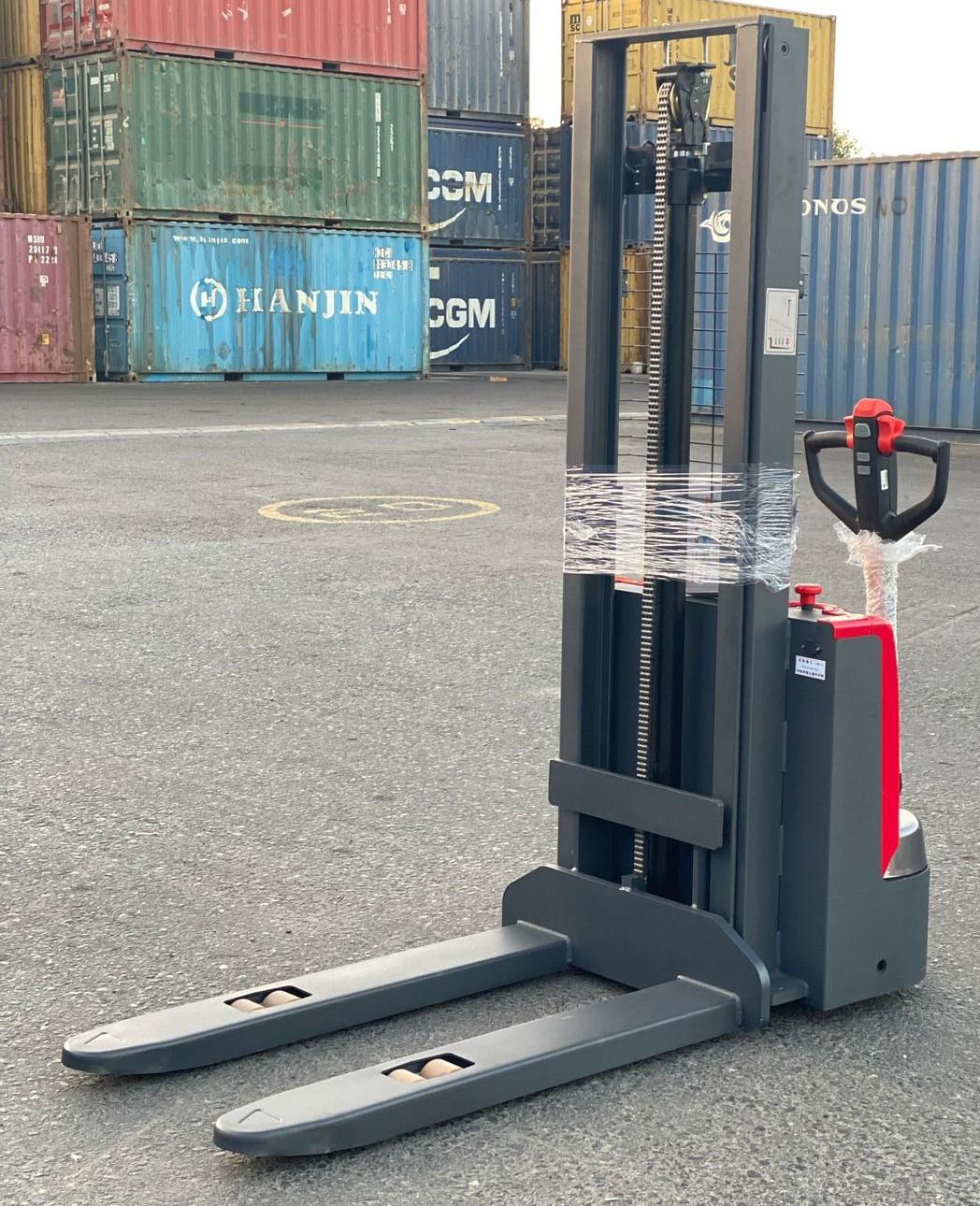 Ads Brand New 2023 Zoom FULL electric stacker