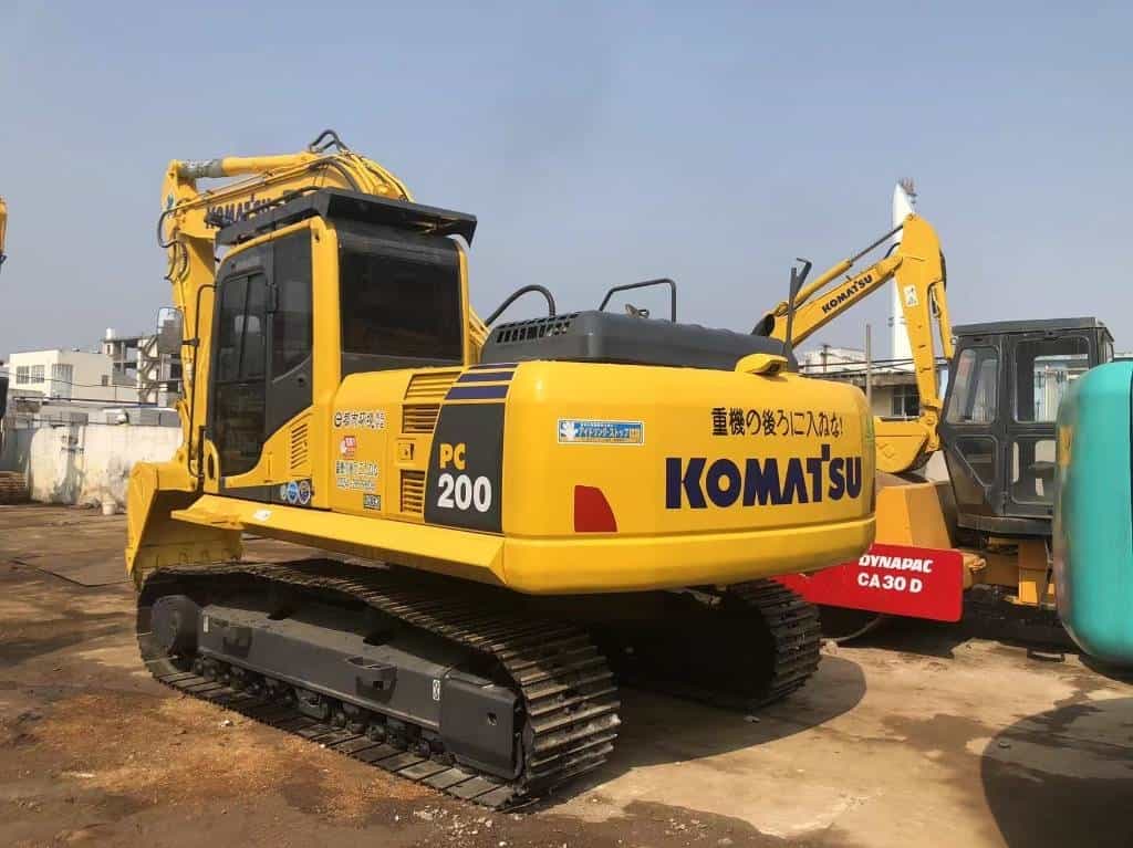 Komatsu PC 220-8