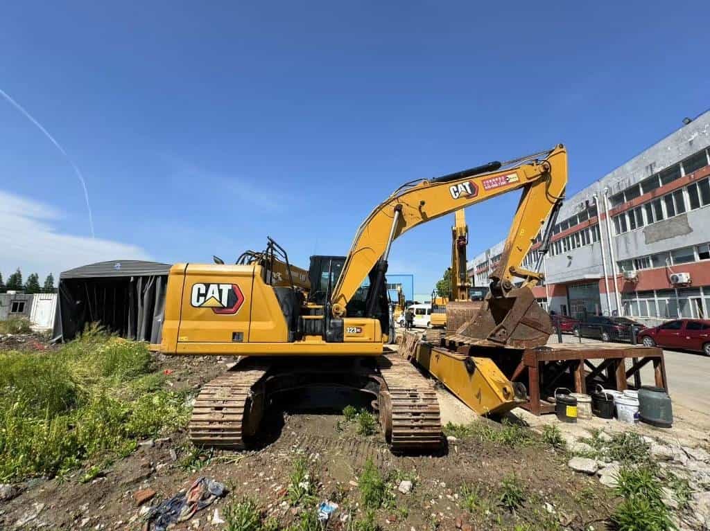 CAT 323GC