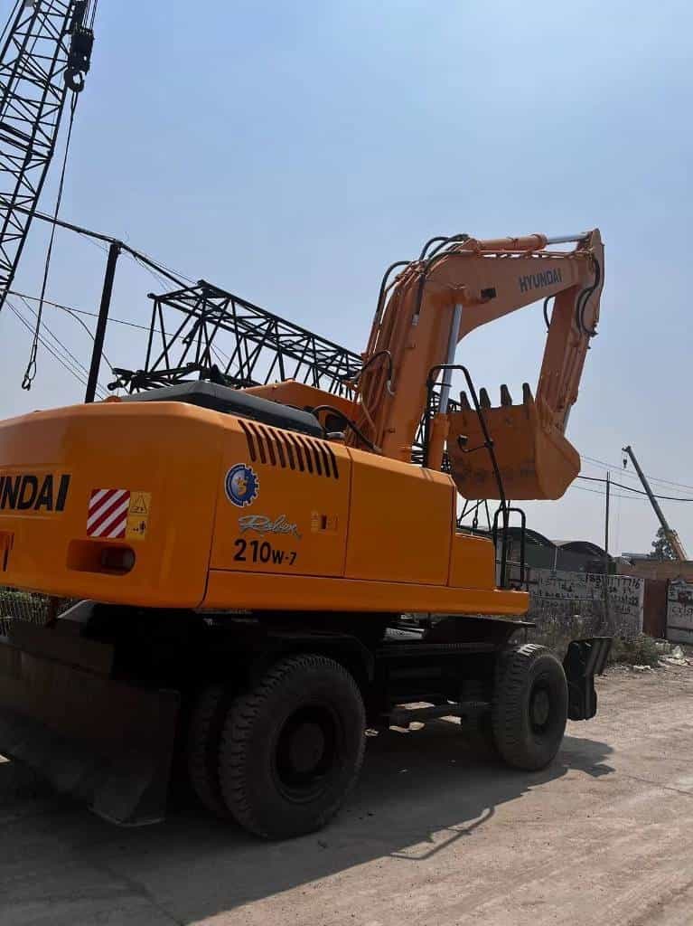 Hyundai 210W-7