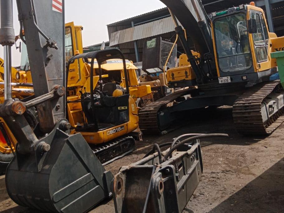 Ads Volvo Excavator with bucket and jackhammer